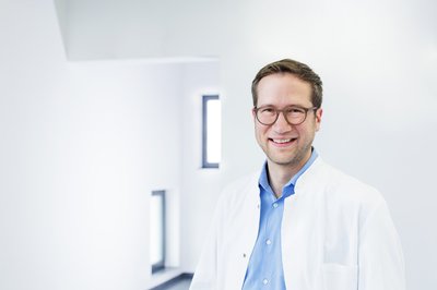 Dr. Simon Leschka